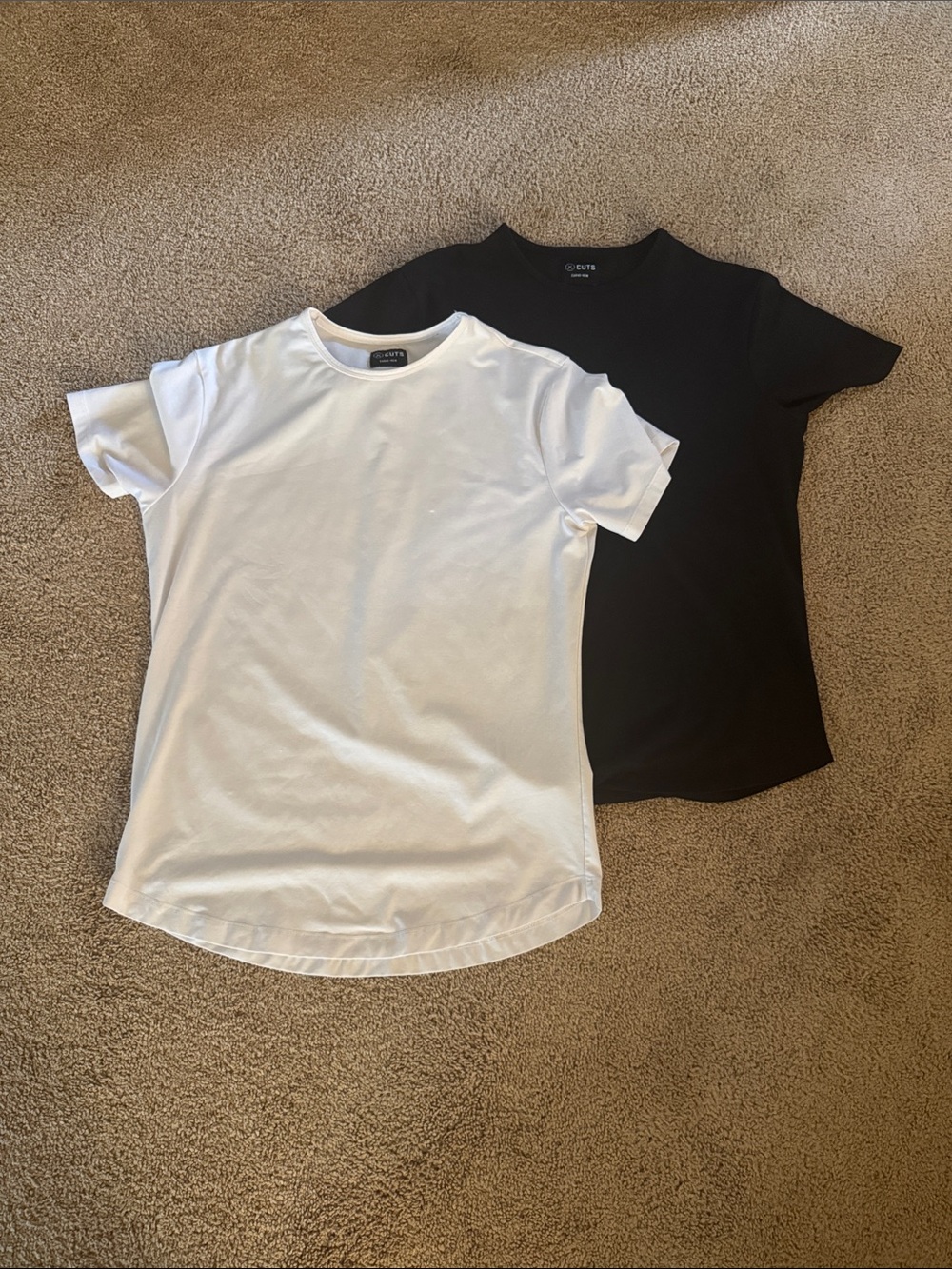 🔥 Lot of (2) Cuts Mens Short Sleeve T-Shirts ~ black & white ~ Size Small ~ MINT